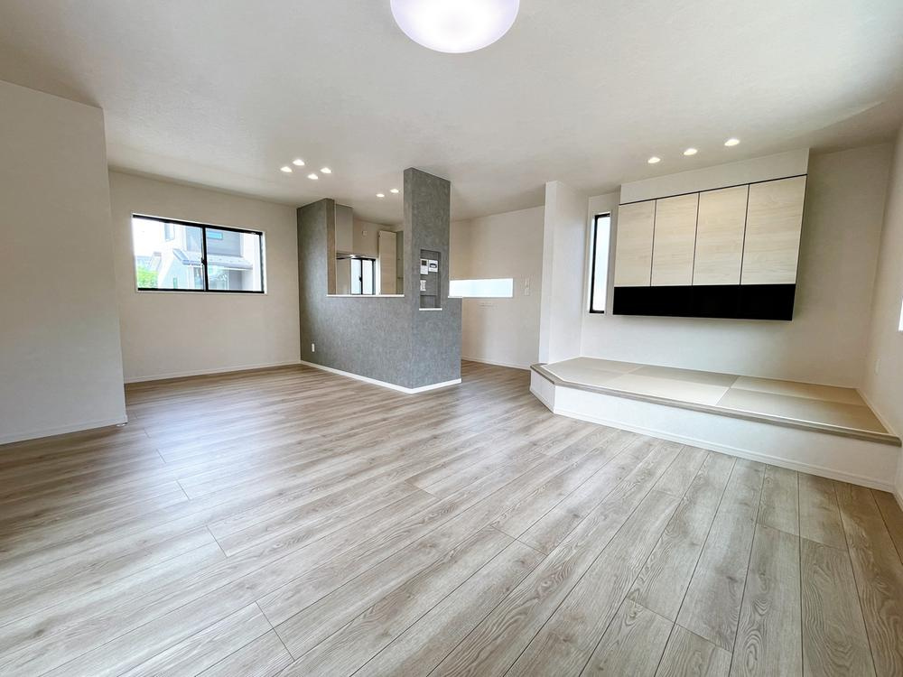 古河市茶屋新田　新築戸建16の居間・リビング