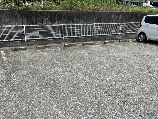 レグルスの駐車場