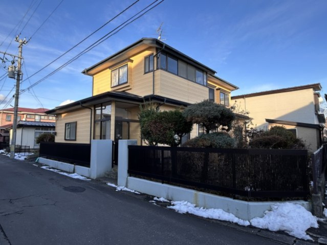 八戸市多賀台３丁目の外観|【住宅ローン減税対象】価格には消費税、リフォーム費用を含みます。リフォーム中でもご案内可能。内覧希望の方はお電話ください。