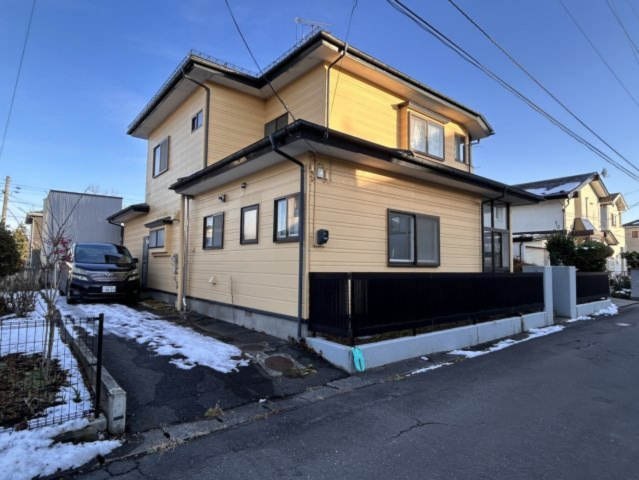 八戸市多賀台３丁目の前面道路含む現地写真|12月26日まで期間限定現況販売。駐車場は拡張し縦列2台のほか縦並列4台の計6台駐車可能になります。