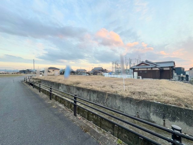 野洲市乙窪3号地　売土地の前面道路含む現地写真
