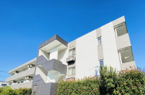 【外観】 | プリート　カーサ　イグサ | 鉄筋コンクリート造のがっちりとした建物。