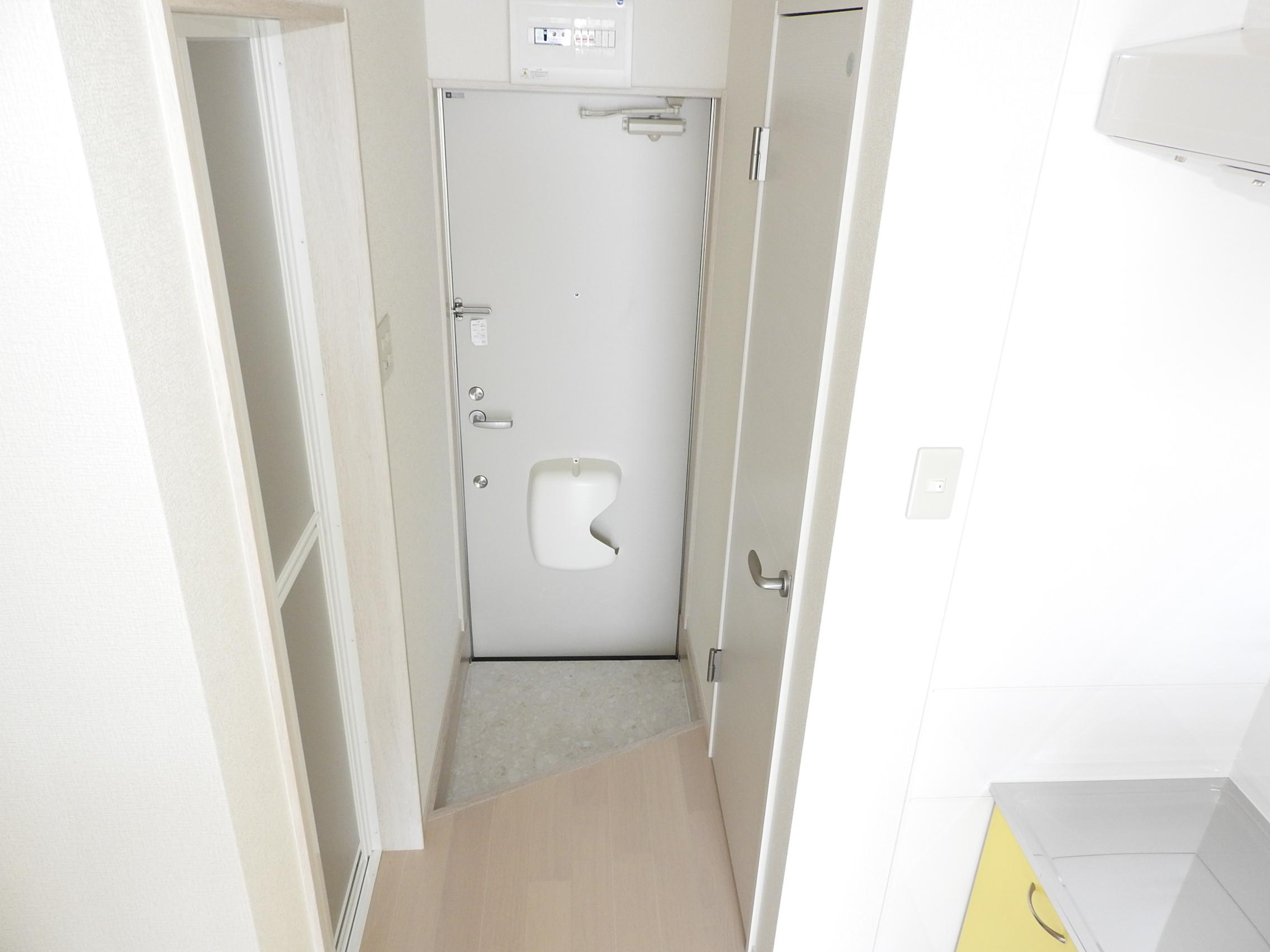 BRAVAS昭和の玄関