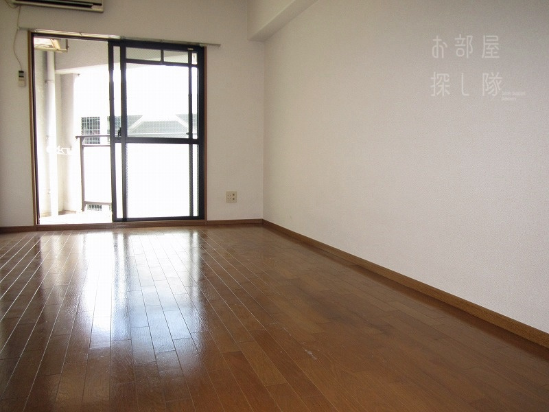 アーバンクルーザー六ツ門の居間・リビング|同物件類似写真