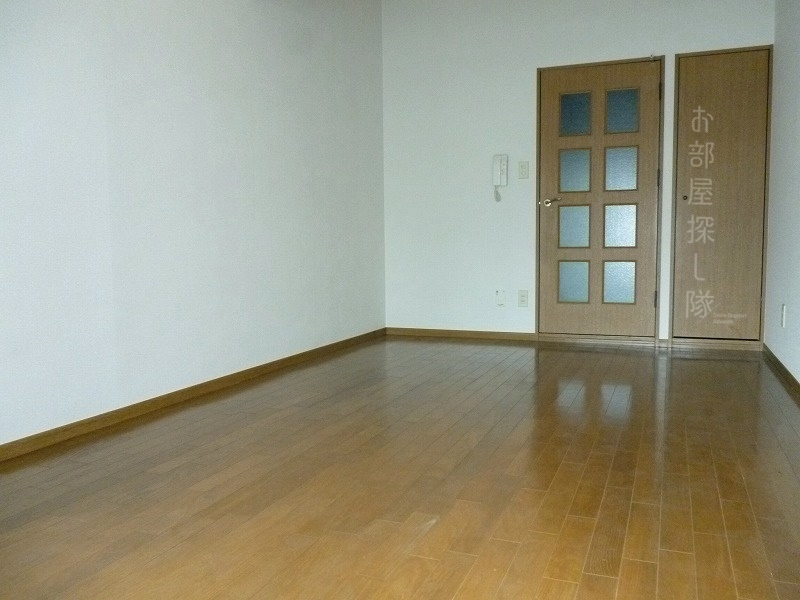 アーバンクルーザー六ツ門の居間・リビング|同物件類似写真