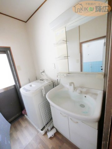 加古川市野口町坂井　中古戸建の独立洗面台