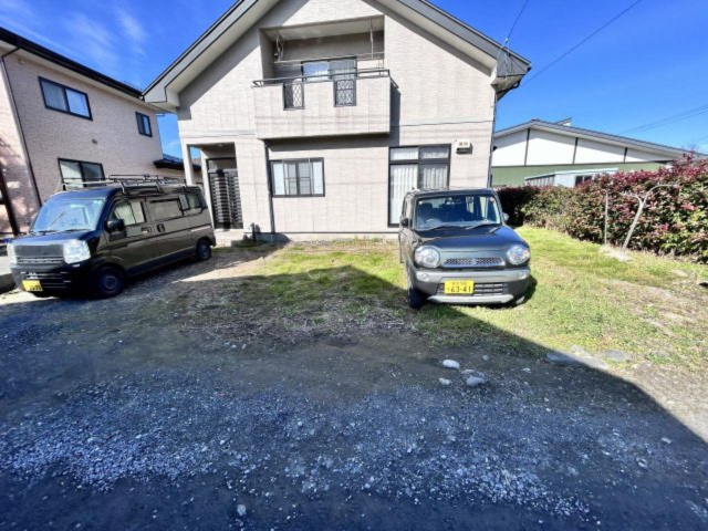 三戸郡南部町大字大向字泉山道の駐車場|【期間限定現況販売】並列4台駐車可能です。