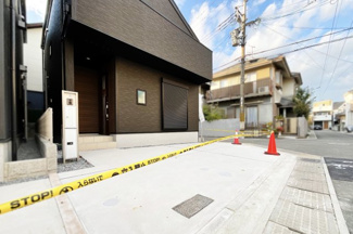 【外観】 | 【②号棟】
宅配ボックスが設けらているので、お出かけ中でも荷物の受け取りが可能で助かりますね(^^)/