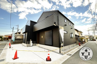 【外観】 | 最寄り駅は、京阪『三室戸駅』徒歩13分。JR『黄檗駅』徒歩15分。2沿線利用可能。
コンビニ徒歩3分、スーパー・郵便局が徒歩9分と近く生活便利地
