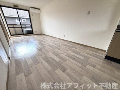 【居間・リビング】 | エステート草戸 | LDK12帖