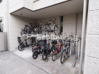 【その他共用部分】 | 屋根付きなので雨の日も安心して利用できますよ！