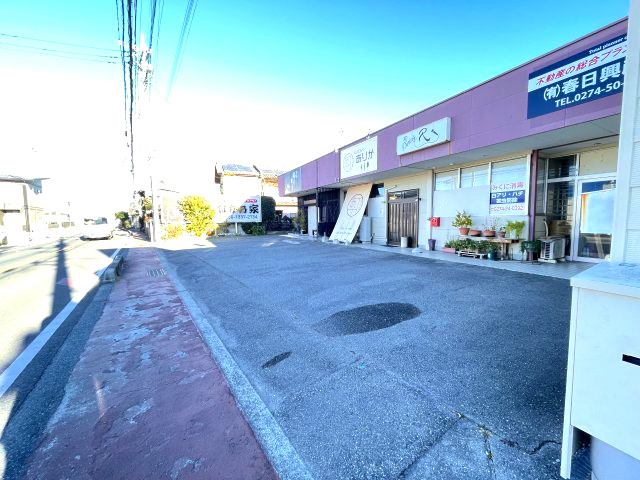 藤岡市藤岡　売店舗１棟3900の駐車場