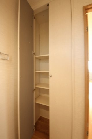 BASE　常盤の収納|独立洗面台の背面にある収納です。日用品の収納に重宝しそうですね