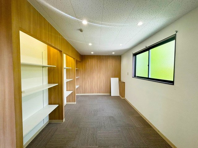 リバシティビル八王子(一棟ビル)の内装|2階事務所スペースに応接室有り