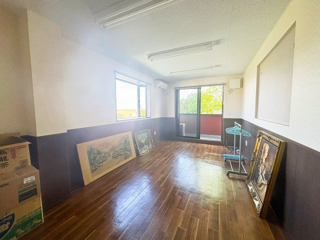 リバシティビル八王子(一棟ビル)の洋室|角部屋　出窓・バルコニーあり 陽当り・通風良好