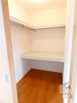 シャーメゾンつばき２番館の収納|ウォークインクローゼット