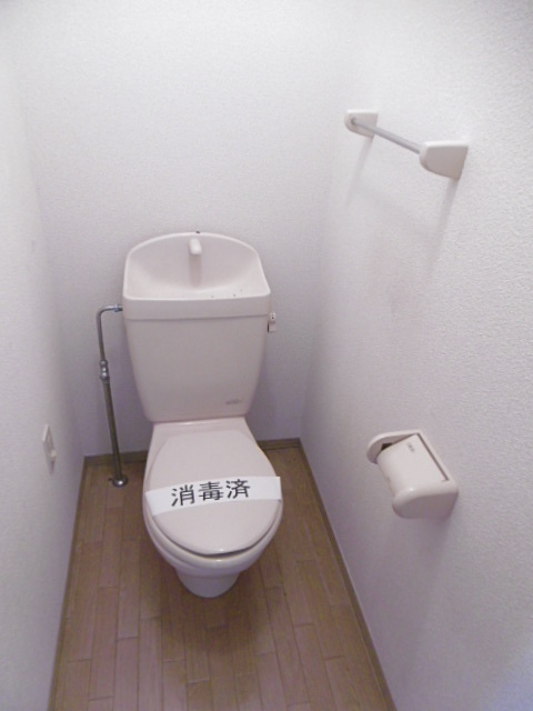 ガーデニアⅡ【10,000円キャッシュバック対象物件】のトイレ|落ち着いた色調のトイレです