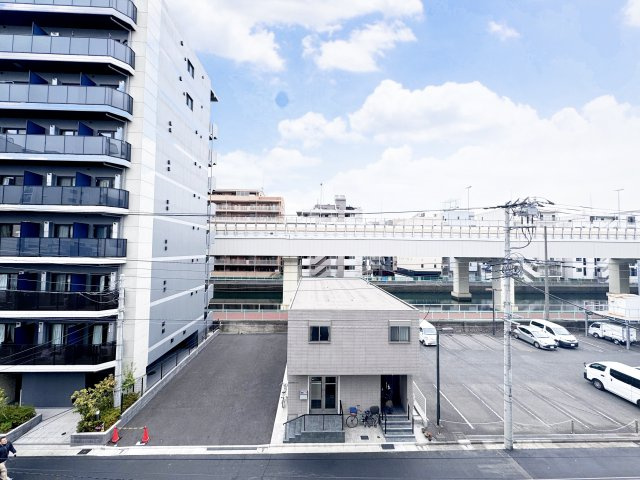 ソルフィエスタ両国の展望|前に高い建物がなく開放的な眺望で、明るい光が差し込みます