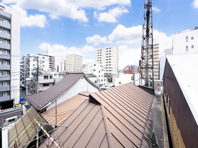 ソルフィエスタ両国の展望|洋室2の室外機置場からの眺望です