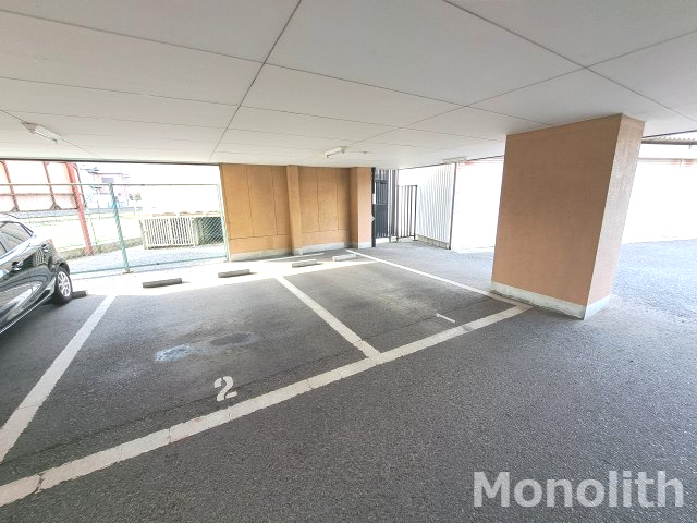 リバティ初芝の駐車場