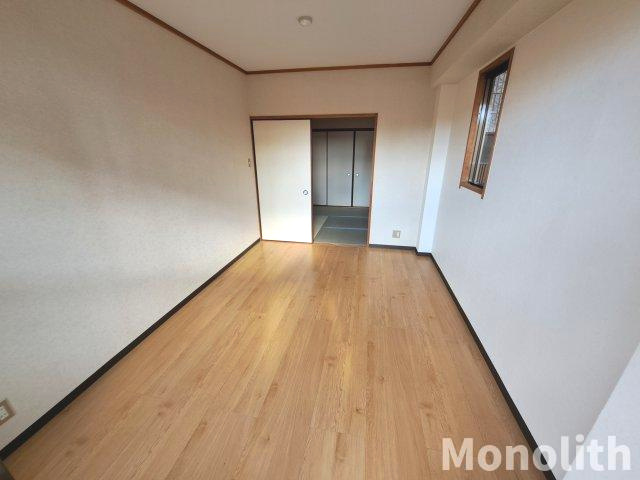 リバティ初芝の洋室