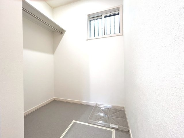 戸建　一宮市木曽川町黒田Ⅲ　全2区画分譲のその他|洗濯機置き場の隣にハンガーパイプがございます。