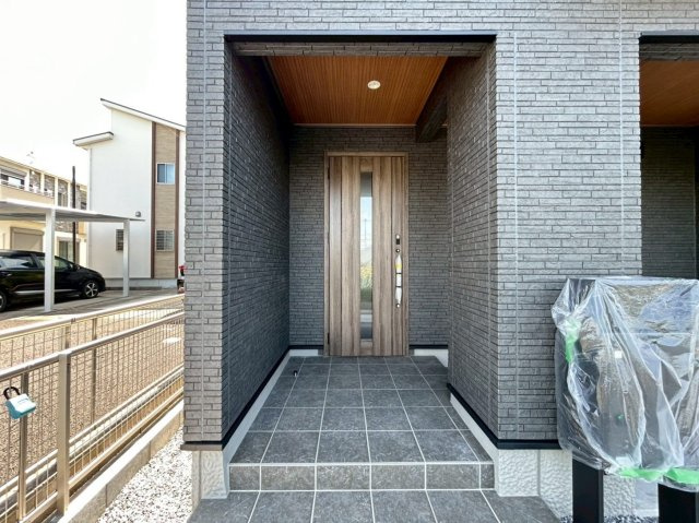 新築戸建　一宮市木曽川町黒田Ⅲ　全2区画分譲の玄関|玄関ドアの鍵はディンプルキーと内側はサムターンキーになっており防犯性の高い仕様になっています。