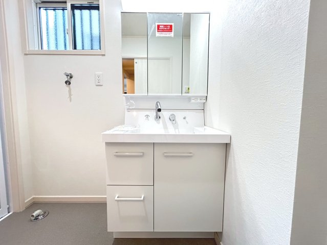 新築戸建　一宮市木曽川町黒田Ⅲ　全2区画分譲の独立洗面台|洗面洗髪化粧台です。物件により三面鏡または一面鏡の場合があります。詳しくは担当者までお問合せ下さい。