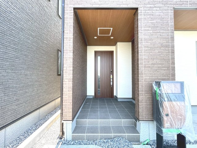 戸建　一宮市木曽川町黒田Ⅲ　全2区画分譲の玄関|玄関ドアの鍵はディンプルキーと内側はサムターンキーになっており防犯性の高い仕様になっています。