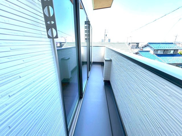 戸建　一宮市木曽川町黒田Ⅲ　全2区画分譲のバルコニー|バルコニーは南向きで洗濯物もよく乾きます！