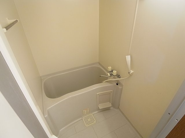 綱崎マンションの浴室|掃除のしやすいバスルーム