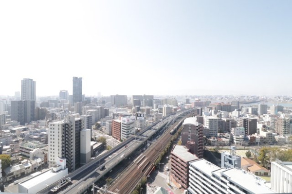 【展望】 | 【スカイラウンジからの展望】まるで非日常な世界！都市の景観と一体となった、タワーならではの寛ぎ！