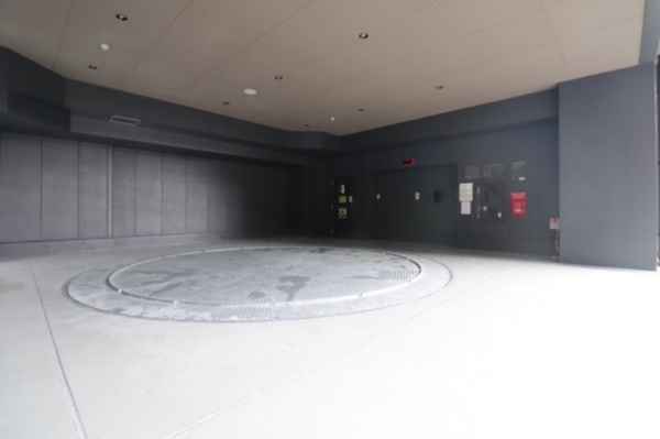 【駐車場】 | 【敷地内駐車場】セキュリティ面でも安心な敷地内タワーパーキング。全部で64台駐車可能です！
