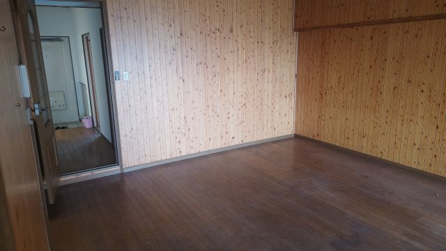 高砂ハイツの居間・リビング