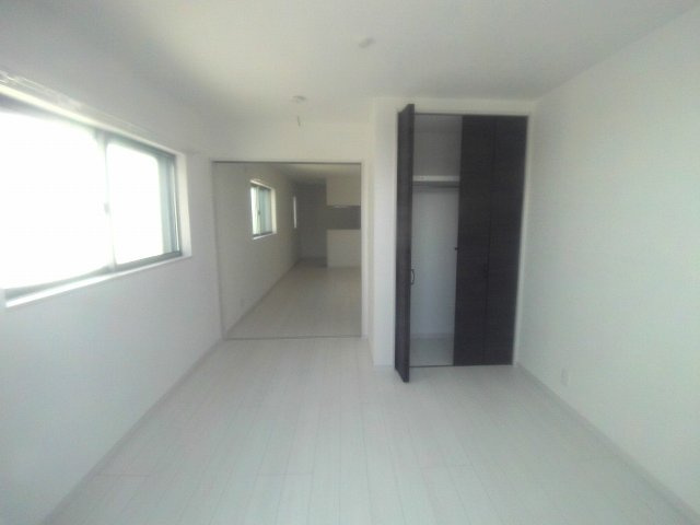 KARIN明石南の洋室