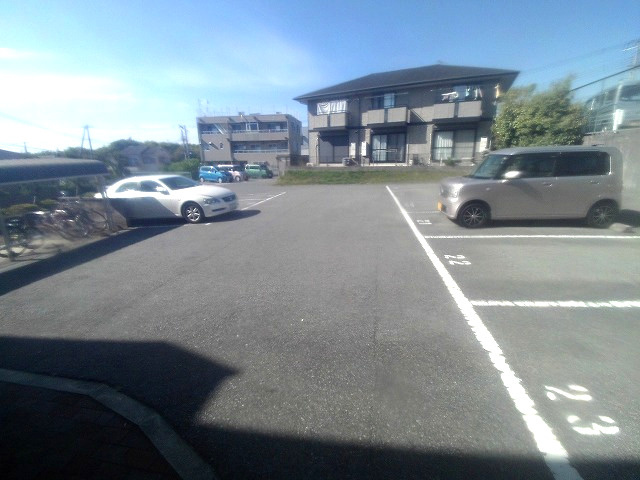 パルティーダC棟の駐車場