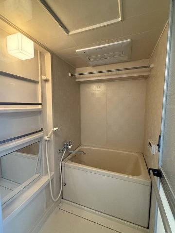 明高前アバンティの浴室