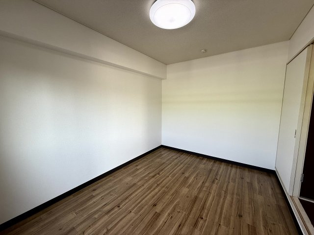 明高前アバンティの居間・リビング