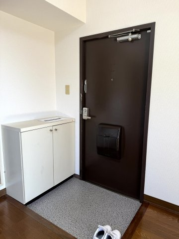 明高前アバンティの玄関