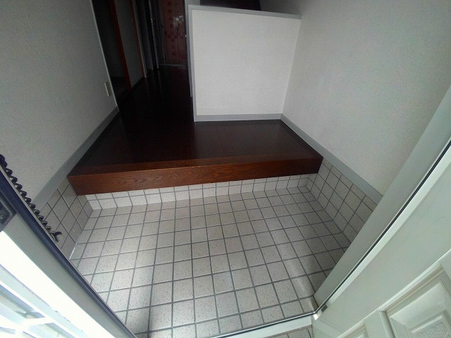 ハイツ深喜の玄関