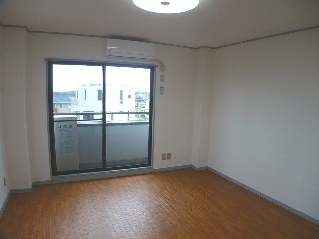 ジーニアス上の丸の洋室