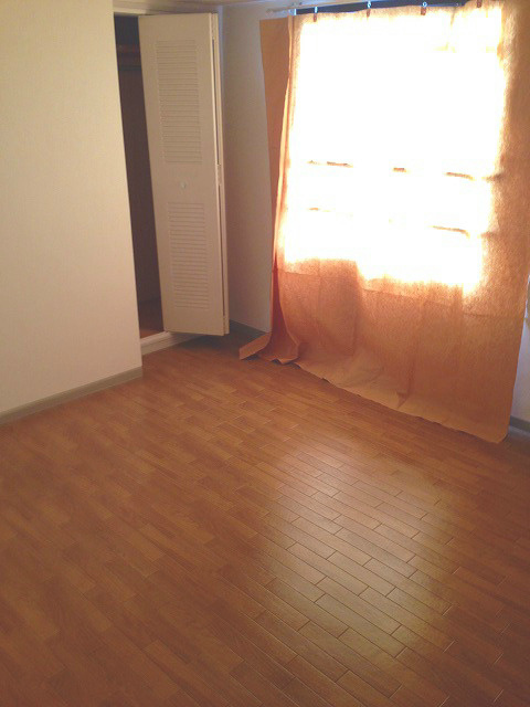 ウィステリア明石の洋室