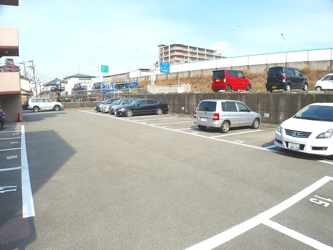 ウエストリヴァーの駐車場