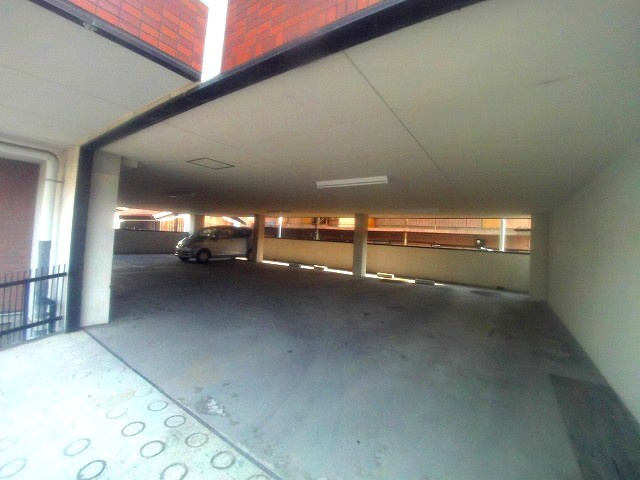 マンションエイトの駐車場