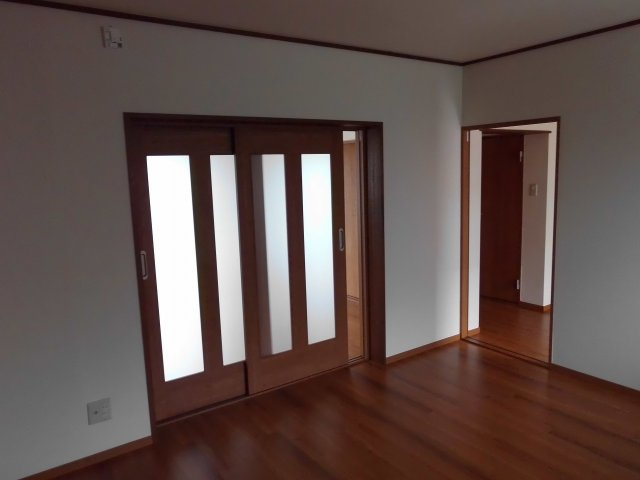 ハイフラット静徳の洋室