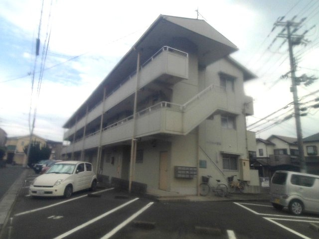 ハイフラット静徳の駐車場