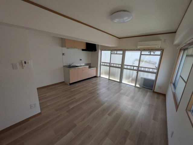 明神マンション1号の居間・リビング