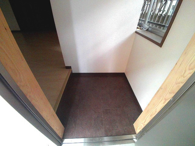 明神マンション1号の玄関