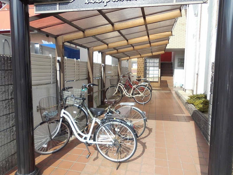 レオ西明石の駐車場