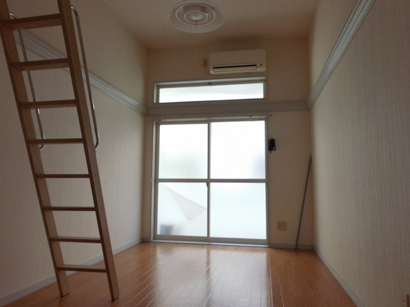 レオ西明石の居間・リビング